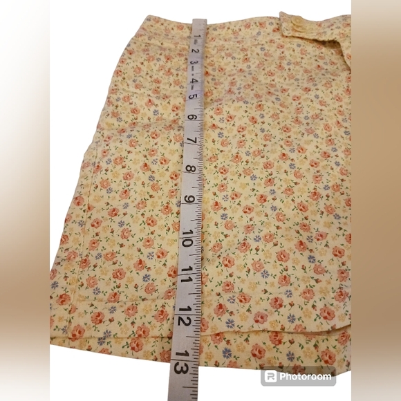 Ralph Ralph Lauren floral shorts. Womens. Size 8. - Picture 11 of 11